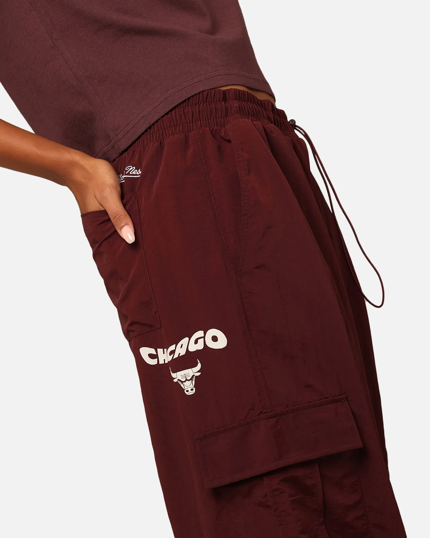 Mitchell & Ness Women's Chicago Bulls Wavey Text Cargo Pants Fudge